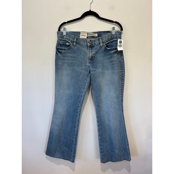 GAP jeans NWT low rise flare size 8 embroidered inseam 28 inches - Picture 1 of 11